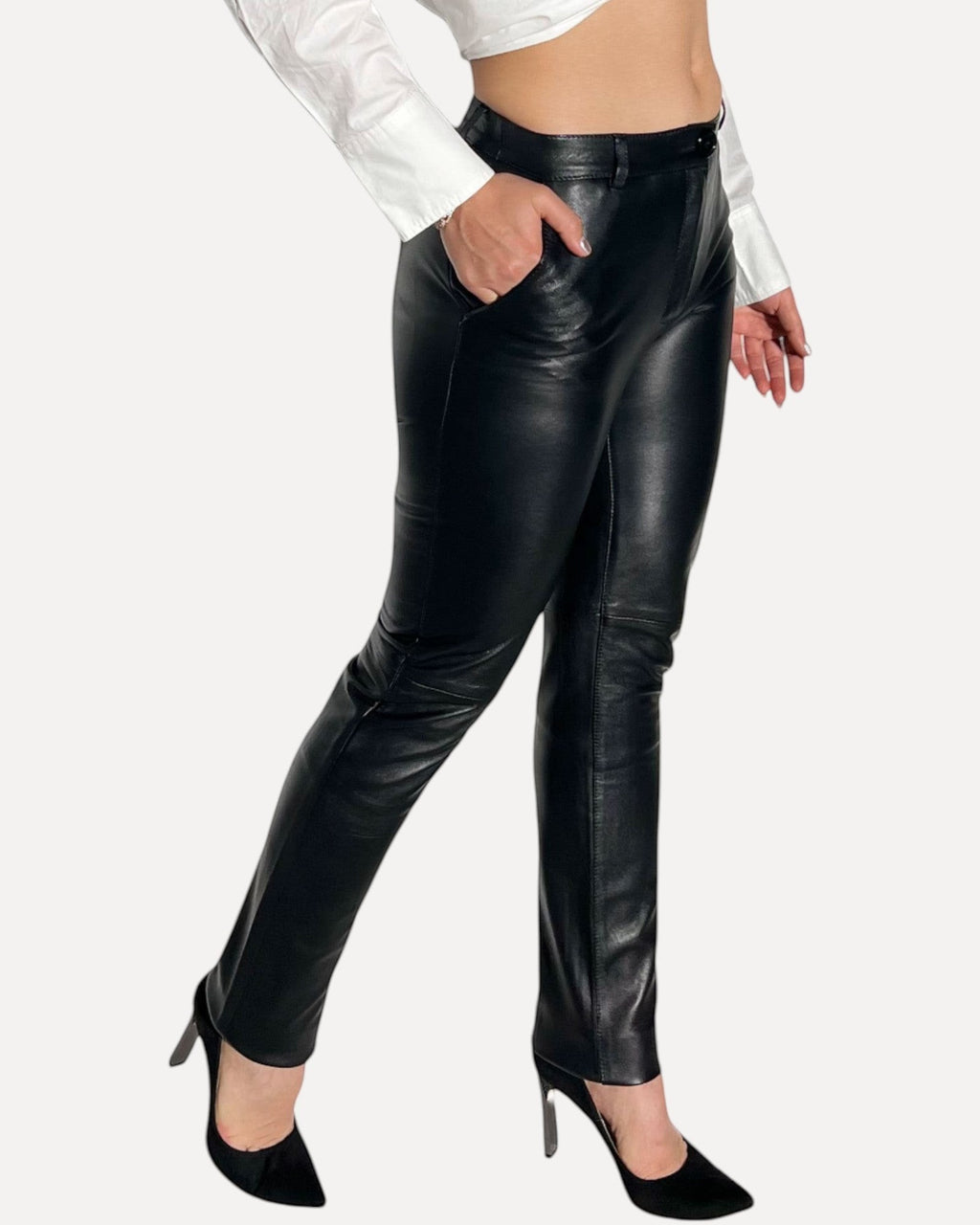 HİLDA DERİ siyah hakiki kuzu derisi, kemerli, cepli, slim fit kadın pantolon modeli